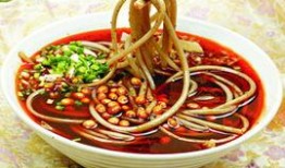 酸辣粉东坡爆料视频播放,揭秘网红美食背后的真相